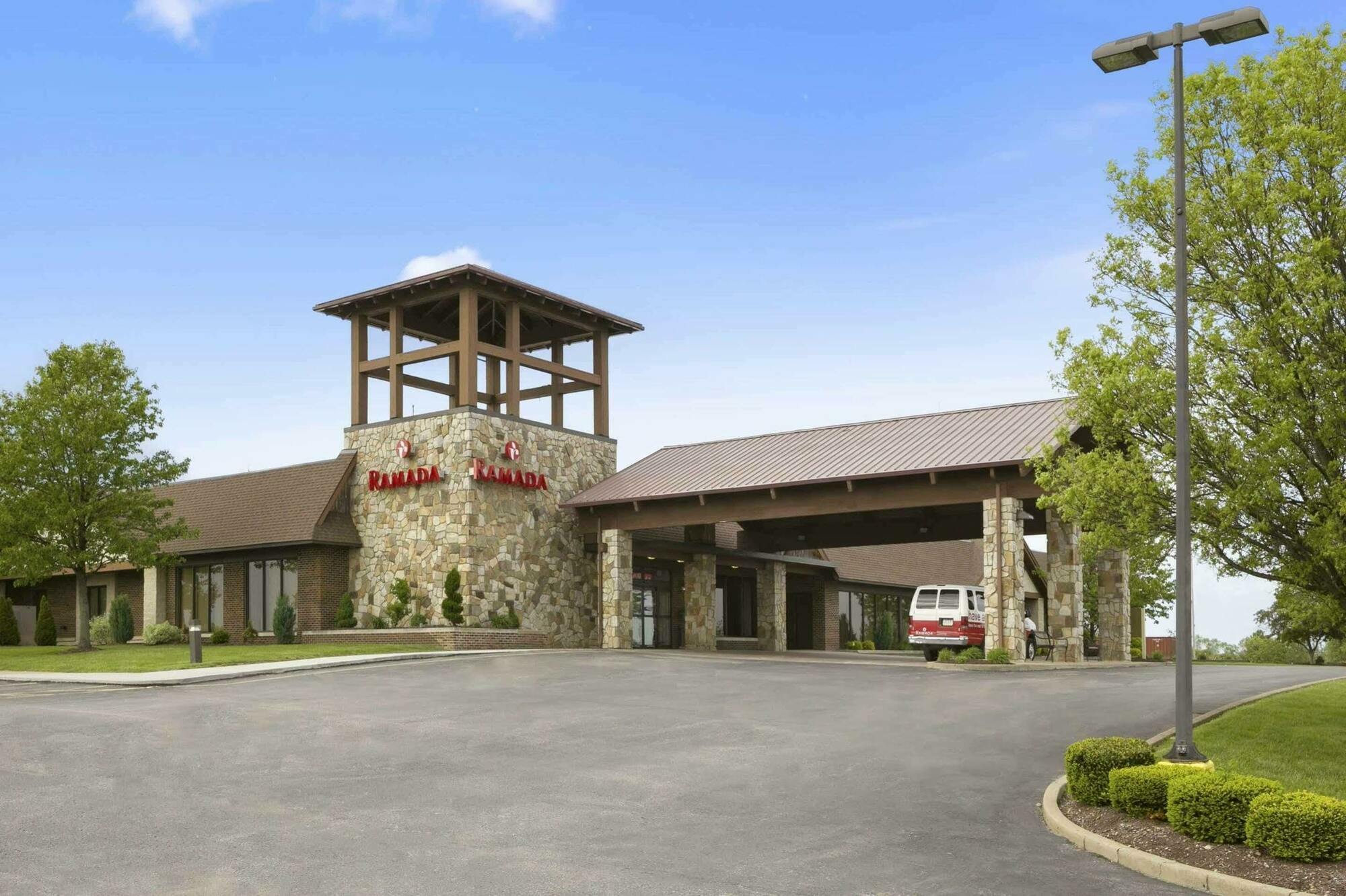 Ramada By Wyndham Greensburg Hotel & Conference Center Extérieur photo